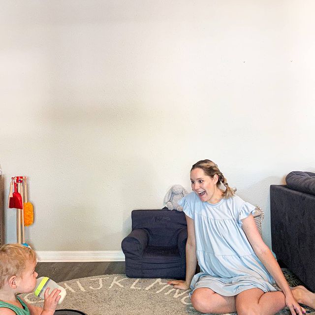 По-трудно е да накараш децата да хапнат броколи, отколкото да почистиш целия апартамент с Roomba. Заеми се с важните неща!Изрядната хигиена на подовете е работа на прахосмукачката-робот, която се зарежда и чисти сама.#irobot#irobotroomba#irobotlove